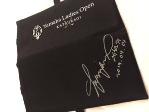 LPGA 『次世代セクシー・クイーン』ユ・ヒョンジュ 直筆サイン入り ヤマハレディース 大会記念オリジナルベンチシート