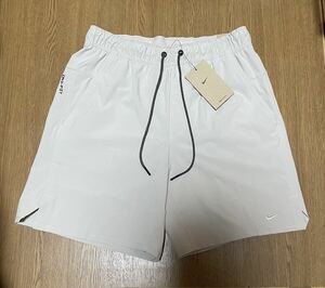 新品未使用　ナイキ　ハーフパンツ Mサイズ