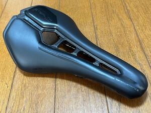 PRO STEALTH CURVED パフォーマンスサドル 142mm