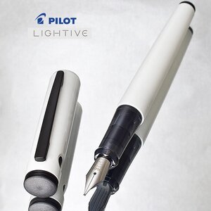 ■●【PILOT/パイロット】LIGHTIVE / ライティブ 万年筆 アクティブホワイト F 細字 FLT-2SR 日本製 国産 未使用 撮影品 1円～ /P156AWF