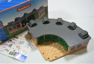 きかんしゃトーマス　THOMAS&FRIENDS　WOODEN RAILWAY　木製レールシリーズ 【Roundhouse／操車場・機関庫】　99320　@ラーニングカーブ社