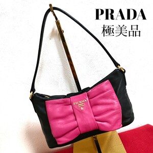 極美品 PRADA ミニバッグ リボン アクセサリーポーチ ピンク レザー ハンドバッグ トートバッグ ポーチ ブラック プラダ 美品 ゴールド