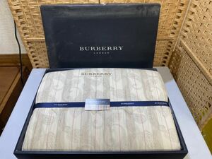 45239【自宅保管品】BURBERRY×西川産業 バーバリー 羊毛混肌掛けふとん 布団 寝具 サイズ:150×200cm