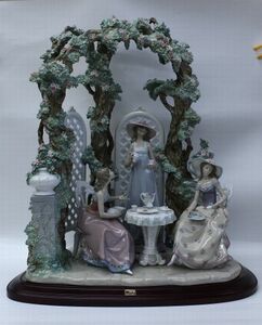 e632 限定品 611/2000 LLADRO リヤドロ テラスでお茶を 台座 専用ケース付 保証書付 高さ59cm フィギュリン 大型 陶器 人形 置物 箱無 美品