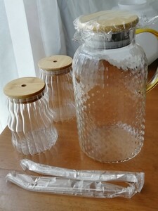 未使用 耐熱ガラスピッチャー 2L フタ付 耐熱グラス500ml 2個 ガラスストロー付 コップ 直火OK 電子レンジ可 強化ガラス ドリンク 送料込み