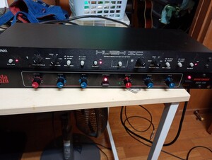 ROCKTRON NOISE REDUCTION SYSTEM HUSHI ⅡC（写真上の機材）