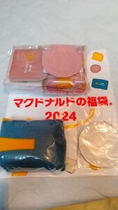 マクドナルド　２０２４年　BRUNO　コラボ福袋　 ブランケット ミニプレート 小銭入れ　加湿器