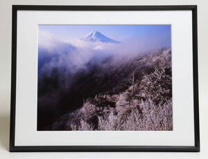 富士山・冬の三つ峠山より 大衣額入り 黒