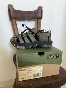 【美品】 KEEN NEWPORT H2 DUSTY OLIVE 18cm キーン キッズ サンダル ニューポート 水遊び 水陸両用 定番 カーキ 迷彩