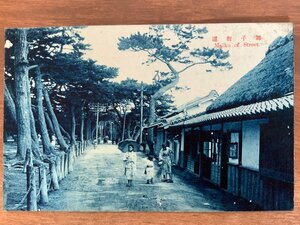 FF-5428 ■送料込■ 兵庫県 神戸市 舞子街道 女子 少女 道 建物 茅葺 美人 美女 人 風景 景色 戦前 絵葉書 写真 古写真/くNAら/くJYら