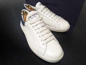 使用少 プラダ 9 PRADA オフホワイト ローカット レザースニーカー 9686