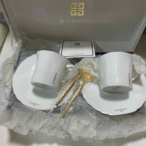 未使用品　 GIVENCHY ジバンシー ペア　コーヒーカップ& ソーサー　金彩　 yamaka ヤマカ　born China ボーンチャイナ　スプーン付き