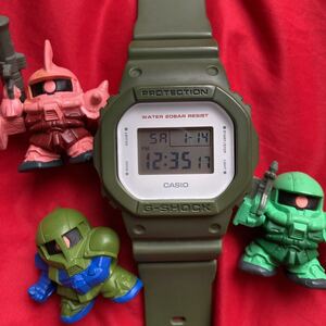 ☆★即決有★☆カーキ色 限定DW-5600 G-SHOCKスピード DW-5600 カシオ腕時計 CASIO おまけ ガンダム ザク色 SDザク フルカラー3体付★