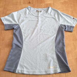 即決 バーグハウス berghaus 半袖Tシャツ 速乾、銀イオン消臭Relaxed Short Sleeve Crew Ｓサイズ 色は薄い水色と薄いグレーっぽい色