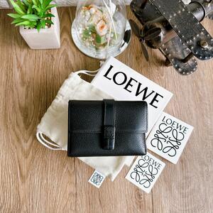 ◇ロエベ◇LOEWE スモール バーティカル ウォレット レザー コンパクト ウォレット ブラック 三つ 折り 財布 ブランド