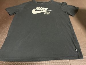 NIKE黒ロゴ白、半袖ストレッチトップス　サイズＭ