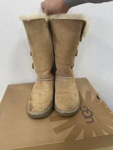 ※現状渡し　アグ/UGG　ムートンブーツ　２４cm　茶　ボタン1つ破損　箱付き　26