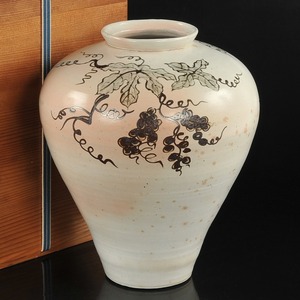 李朝　鉄絵　葡萄紋　壺　箱付き　高さ約２８cm