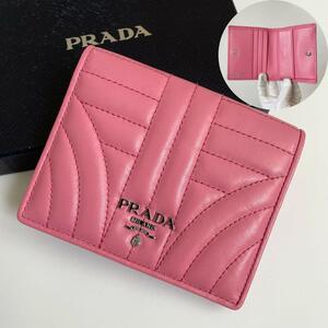 【極美品★箱付き】PRADA プラダ 二つ折り財布 コンパクト ダイアグラム キルティング ステッチ ピンク シルバー金具 ナッパレザー 1MV204