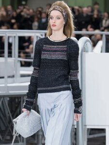 CHANEL　正規品　シャネル　ココチャーム付き　セーター　ビジューニット　ランウェイ着用　2017　42サイズ