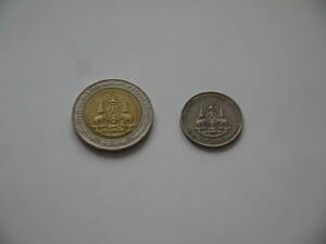 タイ硬貨　10バーツ・50サタン　プミポン国王在位50周年　記念コイン　旧硬貨