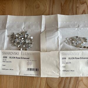 SWAROVSKI スワロフスキー　2058 ホワイトオパール　SS30 SS34