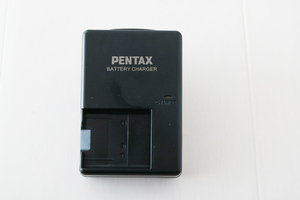 ＜ ペンタックス ＞ PENTAX 純正チャージャー D-BC108J ＜ D-LI108 用充電器 ＞