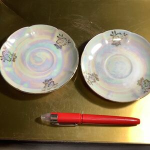 丸皿　2枚　500円以上複数10％商品オマケ　皿直径13cm 貝殻風　アイボリーに金色の柄　※説明文参照（65)