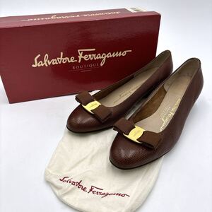 ＊ 良品付属品完備 Salvatore Ferragamo サルヴァトーレフェラガモ 本革 リザード型押し ヴァラリボン ヒール / パンプス 7C 24cm