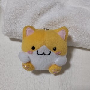 まる猫。新品。手のひらサイズ。丸いフォルムが可愛い品。縦9.5cm。横9.5cm。厚み7.5cm。ボールチェーン付き。