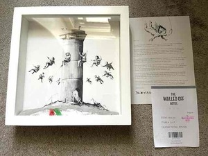 Banksy バンクシー THE WALLED OFF HOTEL BOX SET 本物保証　レア　お宝