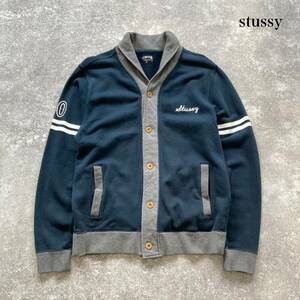 【stussy / ステューシー】スウェットカーディガン チェーン刺繍 ナンバリング コットン 紺 ネイビー 羽織り ショールカラー (M)