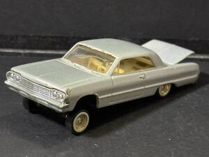 Revell 1963 Chevy Impala LOWRIDER レベル シェビー シボレー インパラ ローライダー 1/64 シルバー アメ車 ミニカー 自動車 ハイドロ /DU