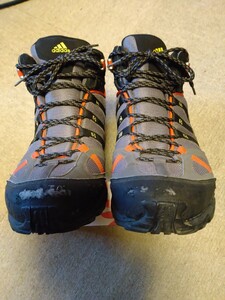 adidas トレッキングシューズ ゴアテックスGORE-TEX Jpサイズ27.5cm ダメージ多数有り　ジャンク品　長期家庭保管品　使用の可否不明