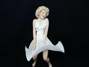 A152　◆ マリリン・モンロー ◆ Marilyn Monroe 　サイズ約40㎝　磁器 人形　置物　フィギュア　