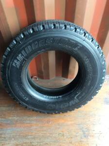 【新品 未使用 再生スタッドレスタイヤ】225/80R17.5 123/122L ブリヂストン製 W900 1本価格【2022年製】お届け先会社関係限定