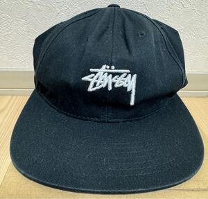 STUSSY ステューシー キャップ 帽子 CAP スナップバック 帽子 ロゴ ブラック 黒 ロゴ刺繍