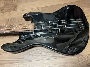 Bacchus 限定オールブラックモデル JAZZ BASS(チューナー　ソフトケース　ストラップ　シールド付)