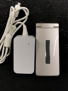 17★docomo 携帯電話 AQUOS SH-02L SIMフリー ゴールド 充電器付 ドコモガラホ ガラケー 動作確認済