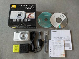 ★新品同様★Nikon COOLPIX S6600 （ナチュラルホワイト）デジタルカメラ【自撮り可能】