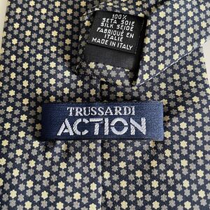 TRUSSARDI(トラサルディ)紺ミニ星柄ネクタイ