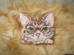 刺繍ブローチ 猫ブローチ 手刺繍 手作り ハンドメイド 簡易コラージュ箱入り ネコ