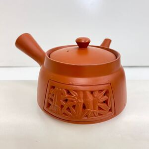 T98 常滑焼 作山造 竹模様 朱泥 急須 きゅうす 茶漉し 蓋付透かし彫り 茶道具 昭和レトロ 煎茶道具 