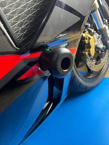 LBP (LADTBIRD PARTS)製 HONDA VTR1000 SP2 用 フレーム スライダー 黒色 ( FH121RB )