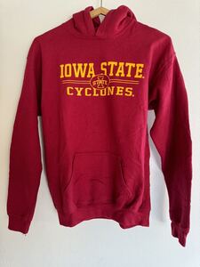 【US古着】パーカー IOWA STATE CYCLONS S〜Mサイズ相当