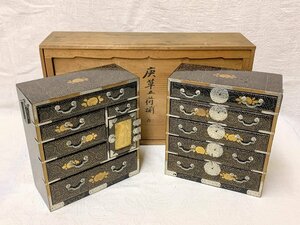 14505/旧家蔵出し品 時代雛道具 唐草御五荷揃 極大 木製黒漆金蒔絵牡丹唐草 箪笥 共箱 雛人形 雛飾り 節句飾り 時代飾り 大名雛道具　