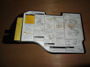 4thカマロ ジャッキ上のカバー 取り説ステッカー ガソリンタンク上のマットが凸凹にならない様にする為の板
