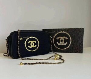 新品　シャネル未使用CHANEL ノベルティ チェーンタッセル付き、　ショルダーバッグ ポーチ　斜め掛けタイプ　ブラックゴールド激レア品　