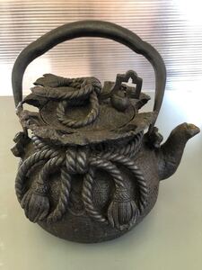 照房造 時代鉄瓶 宝袋形 京鉄瓶 茶道具 湯沸し 急須 骨董 鉄壺 茶器 古美術 金属工芸品 　高さ約20cm　