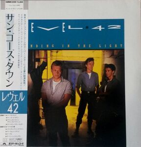 LP Level 42 Standing In The Light 28MM0308 POLYDOR /00260